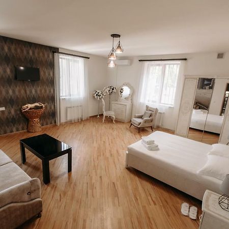יירבאן Castle Family Hotel מראה חיצוני תמונה