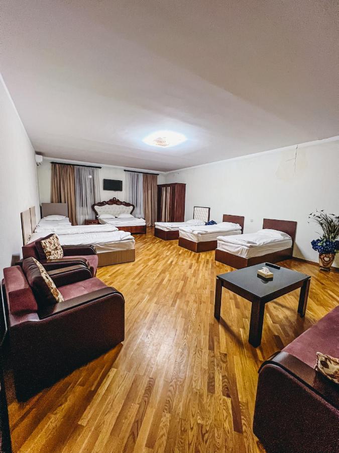 יירבאן Castle Family Hotel מראה חיצוני תמונה