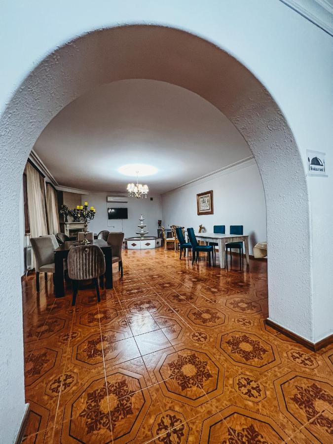 יירבאן Castle Family Hotel מראה חיצוני תמונה
