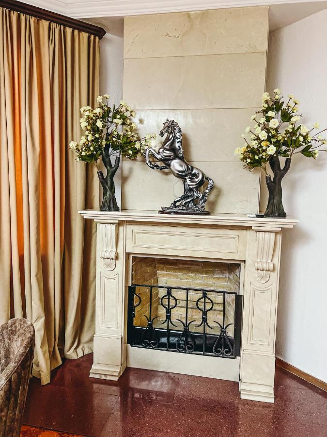 יירבאן Castle Family Hotel מראה חיצוני תמונה