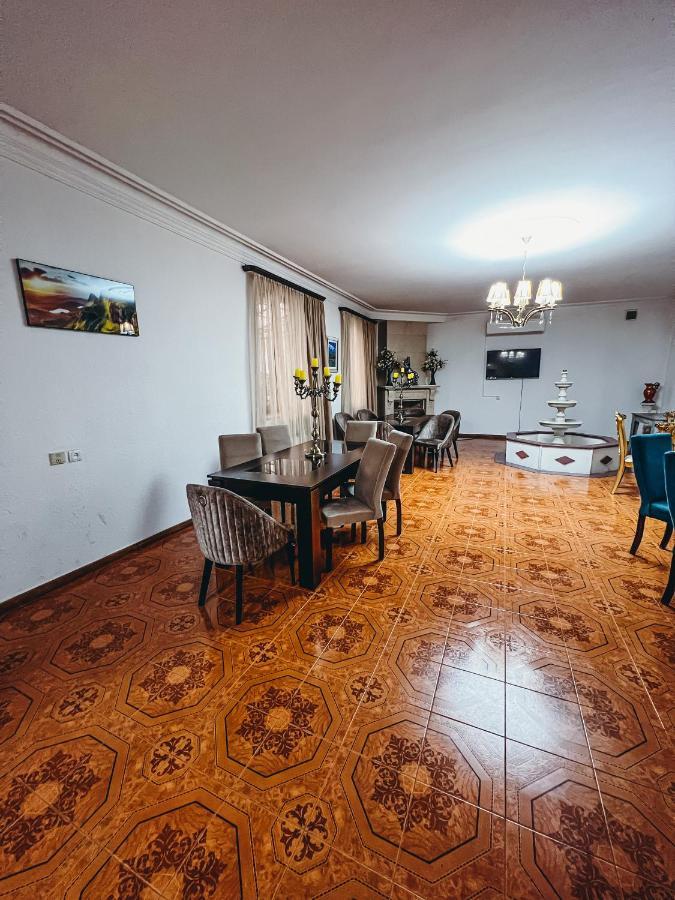 יירבאן Castle Family Hotel מראה חיצוני תמונה