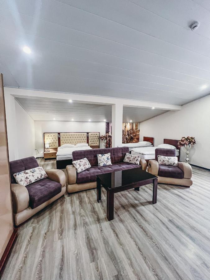 יירבאן Castle Family Hotel מראה חיצוני תמונה