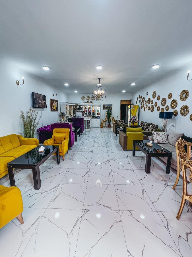 יירבאן Castle Family Hotel מראה חיצוני תמונה