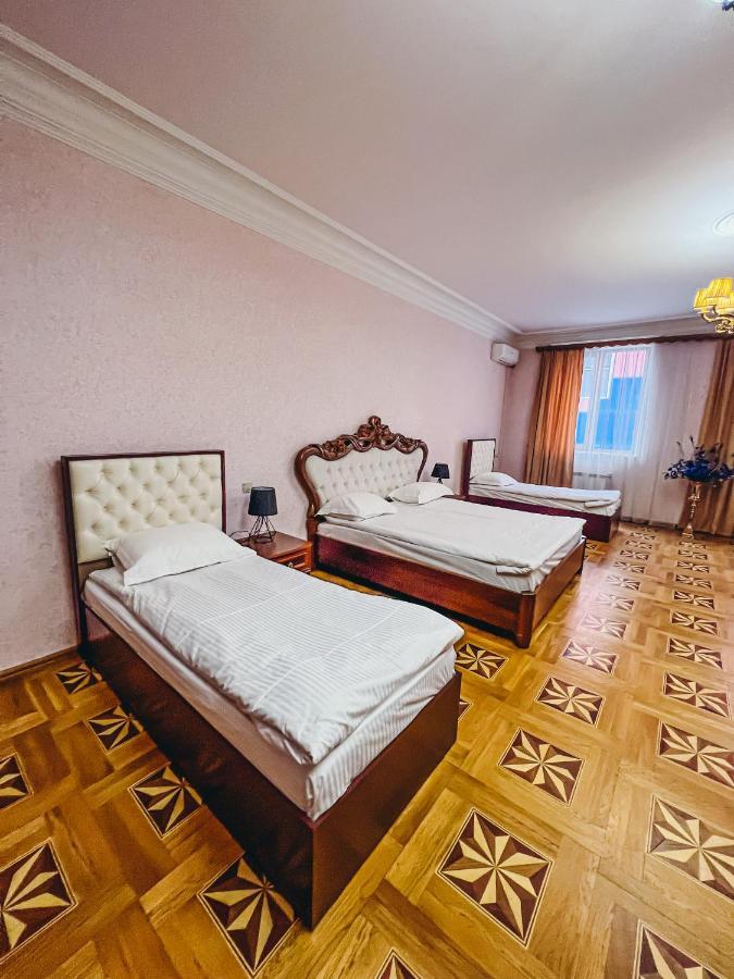 יירבאן Castle Family Hotel מראה חיצוני תמונה
