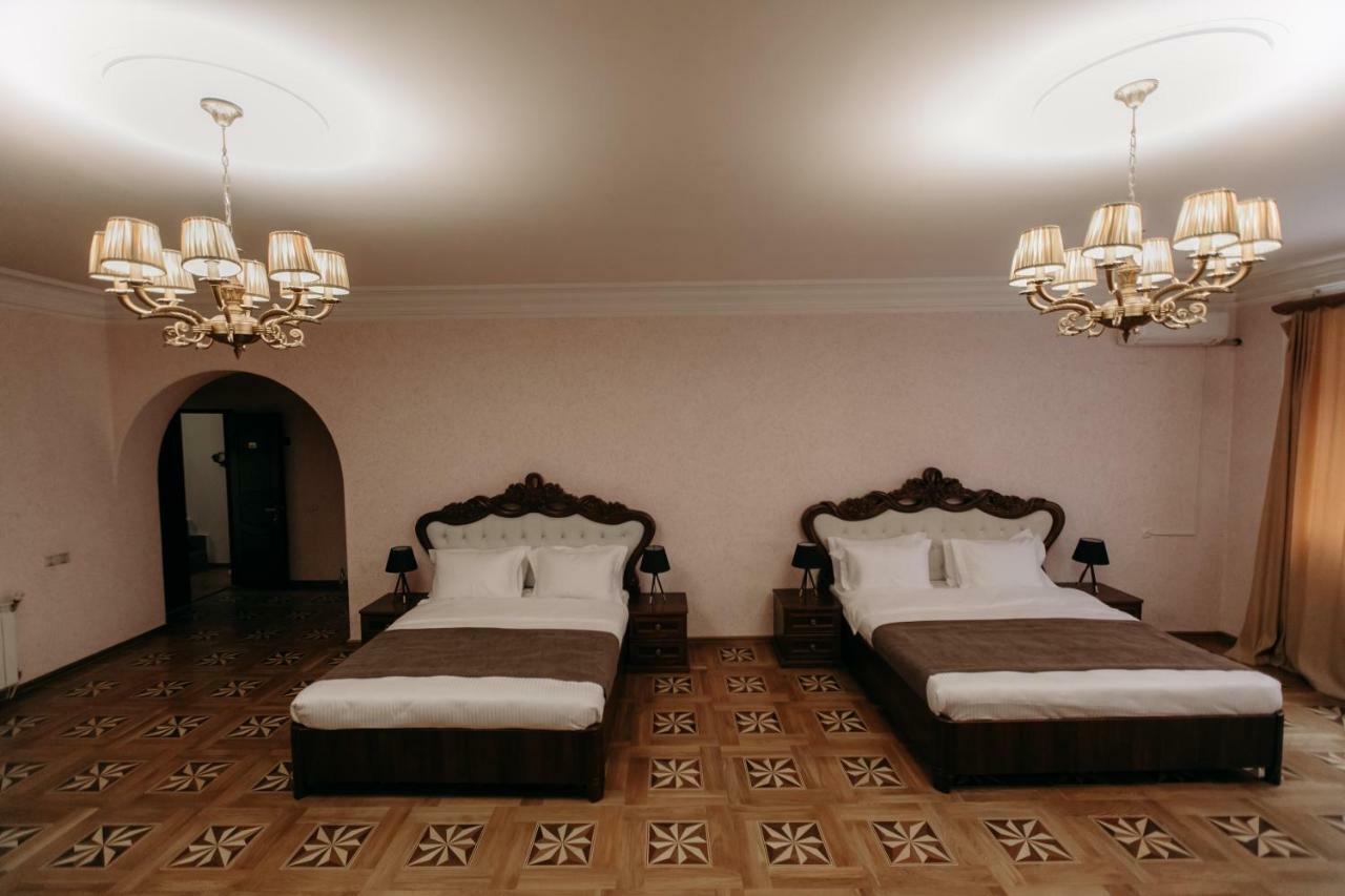 יירבאן Castle Family Hotel מראה חיצוני תמונה
