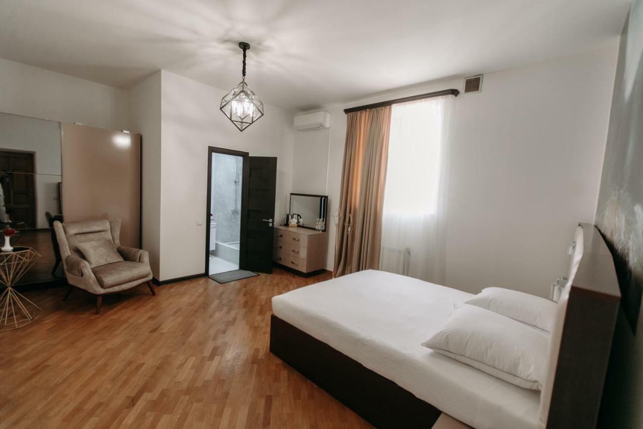 יירבאן Castle Family Hotel מראה חיצוני תמונה