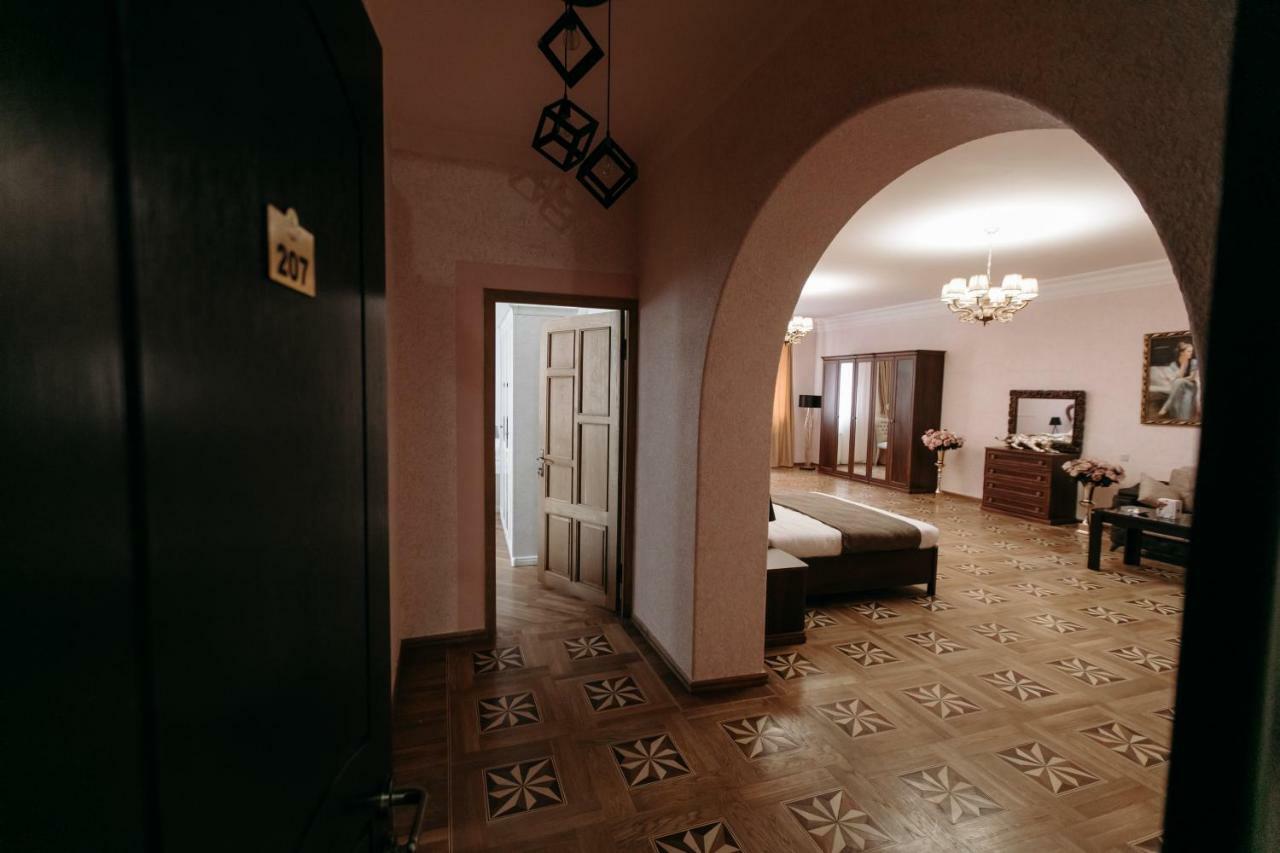 יירבאן Castle Family Hotel מראה חיצוני תמונה