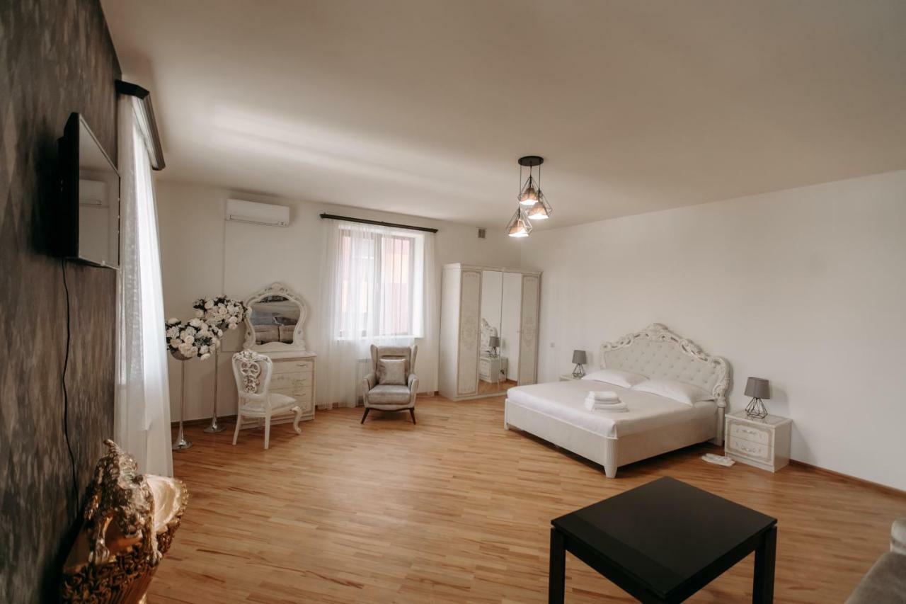 יירבאן Castle Family Hotel מראה חיצוני תמונה