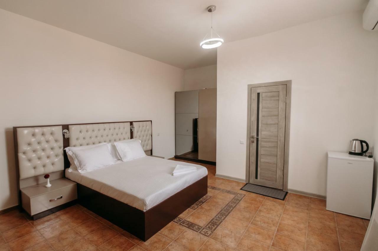יירבאן Castle Family Hotel מראה חיצוני תמונה