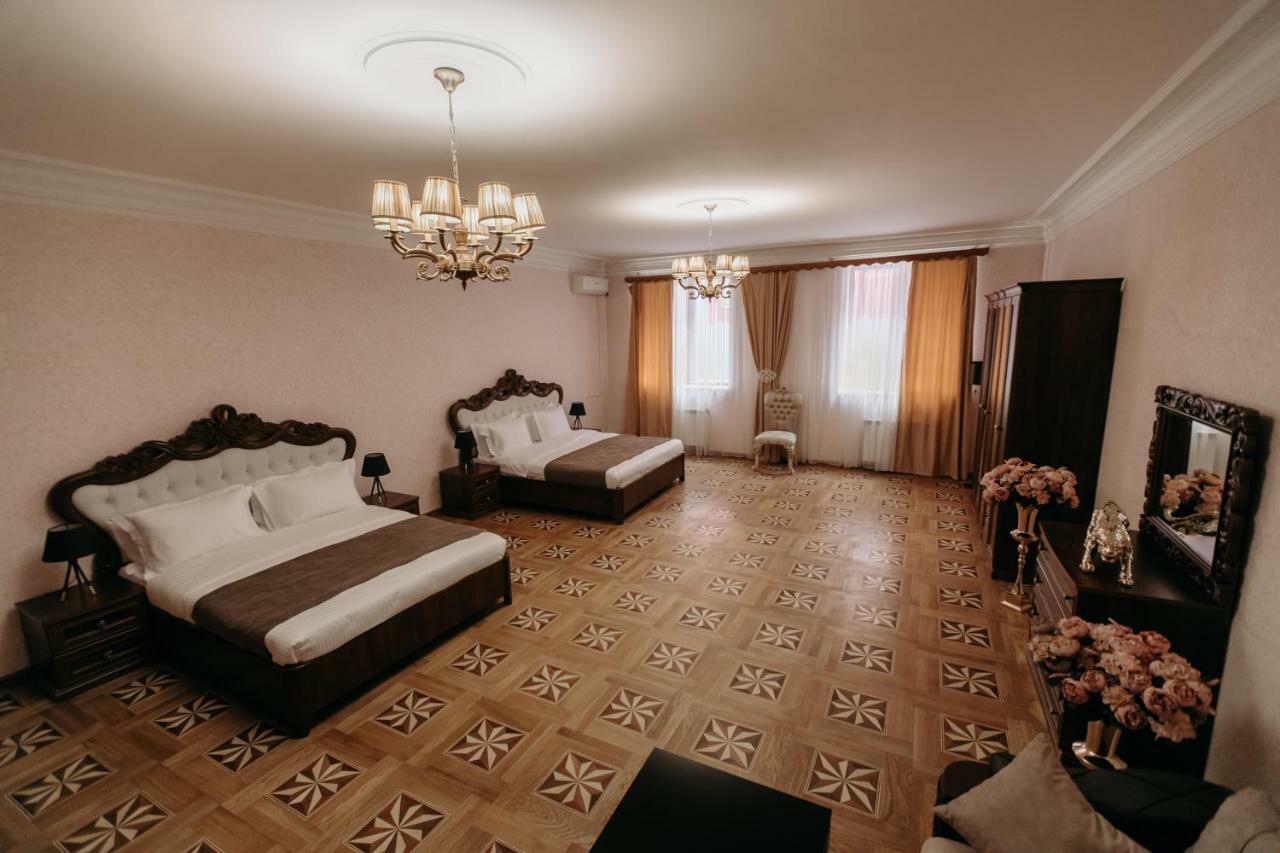 יירבאן Castle Family Hotel מראה חיצוני תמונה