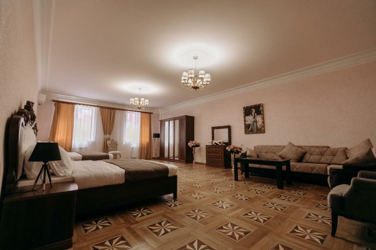 יירבאן Castle Family Hotel מראה חיצוני תמונה