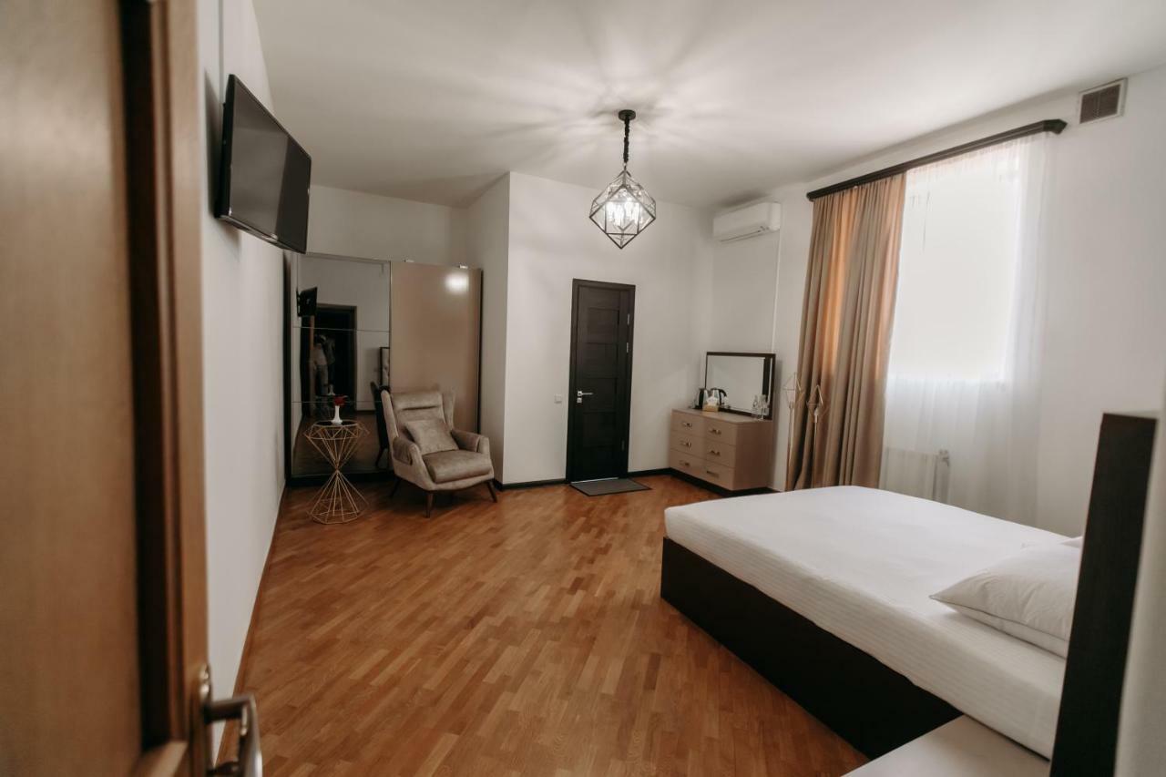 יירבאן Castle Family Hotel מראה חיצוני תמונה