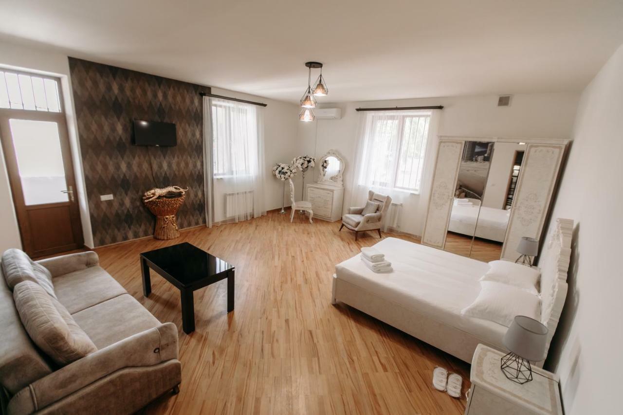 יירבאן Castle Family Hotel מראה חיצוני תמונה