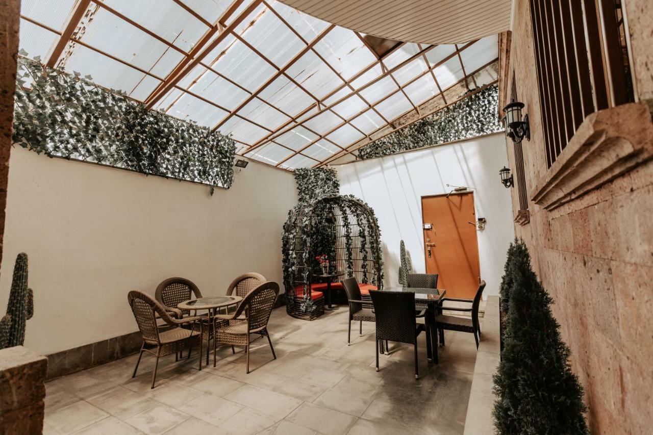 יירבאן Castle Family Hotel מראה חיצוני תמונה