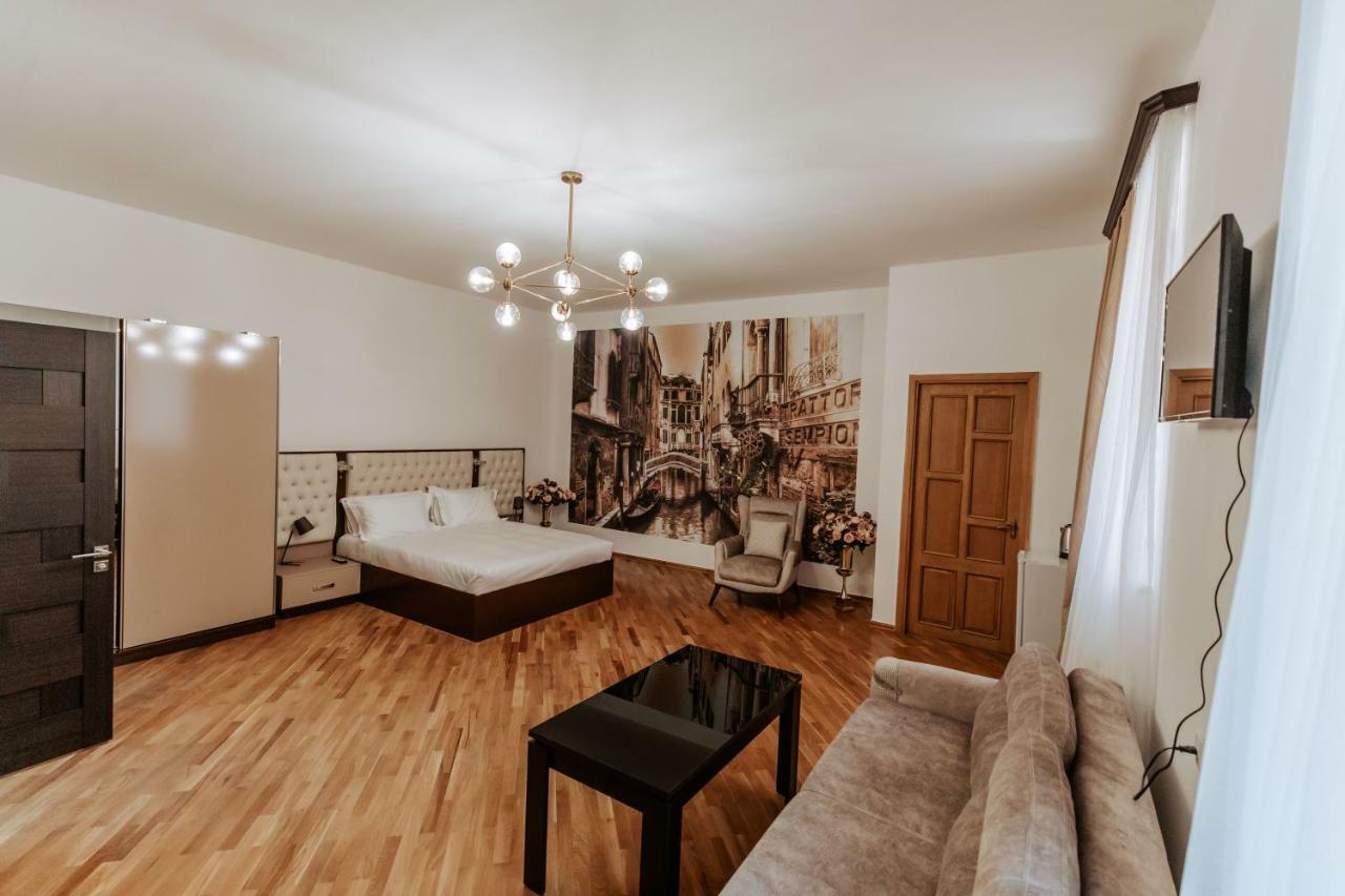 יירבאן Castle Family Hotel מראה חיצוני תמונה