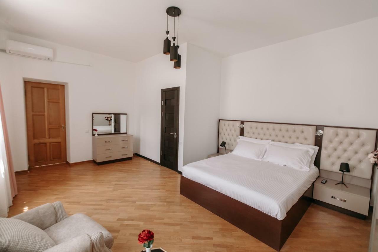 יירבאן Castle Family Hotel מראה חיצוני תמונה