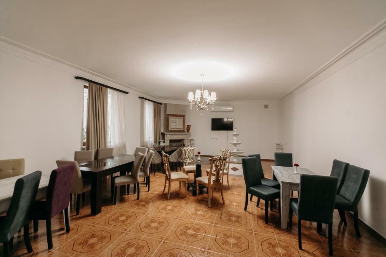 יירבאן Castle Family Hotel מראה חיצוני תמונה