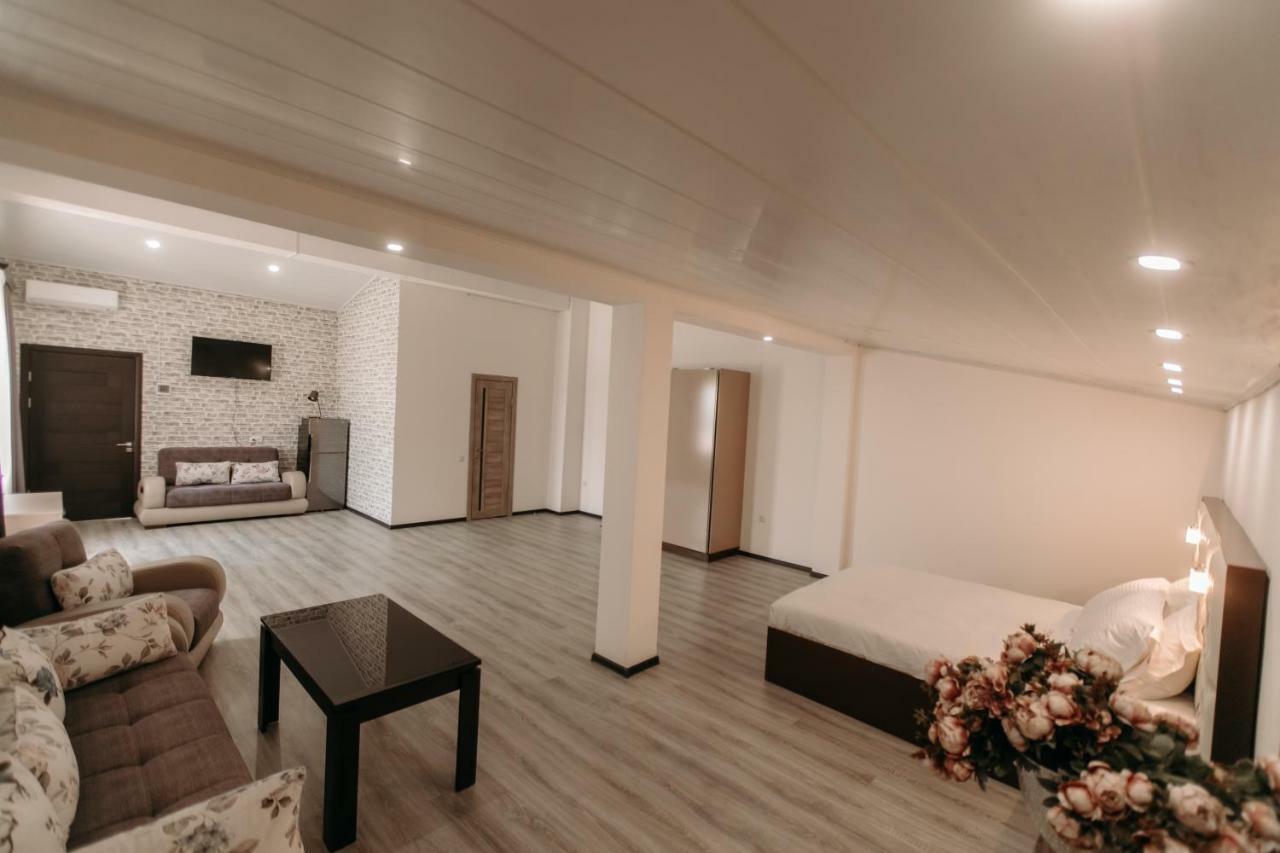 יירבאן Castle Family Hotel מראה חיצוני תמונה