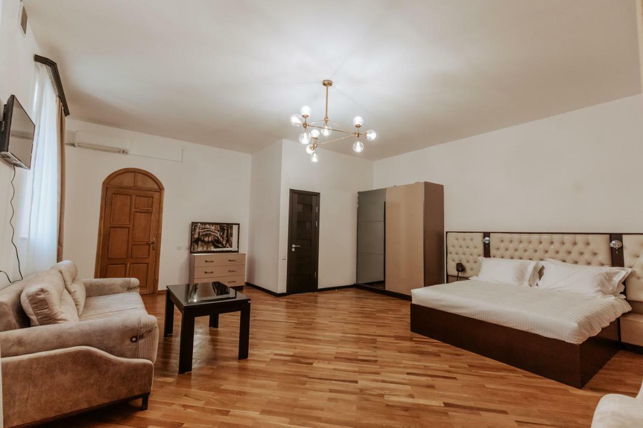 יירבאן Castle Family Hotel מראה חיצוני תמונה