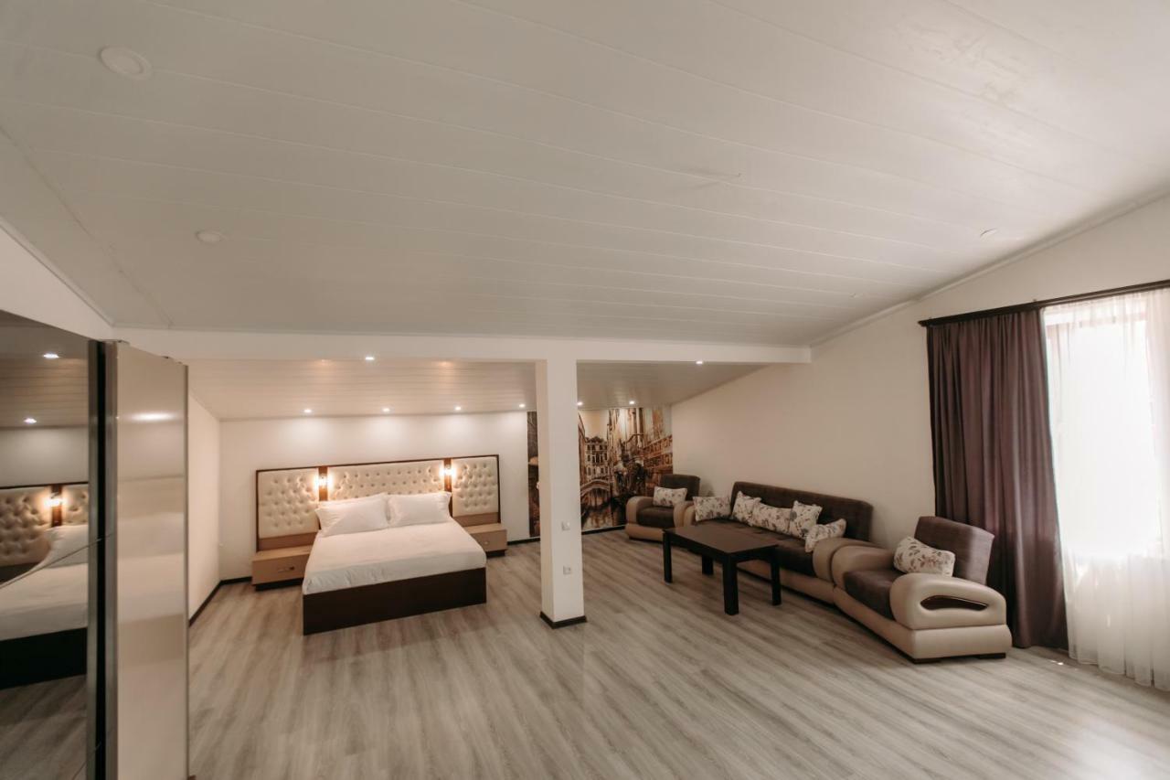 יירבאן Castle Family Hotel מראה חיצוני תמונה
