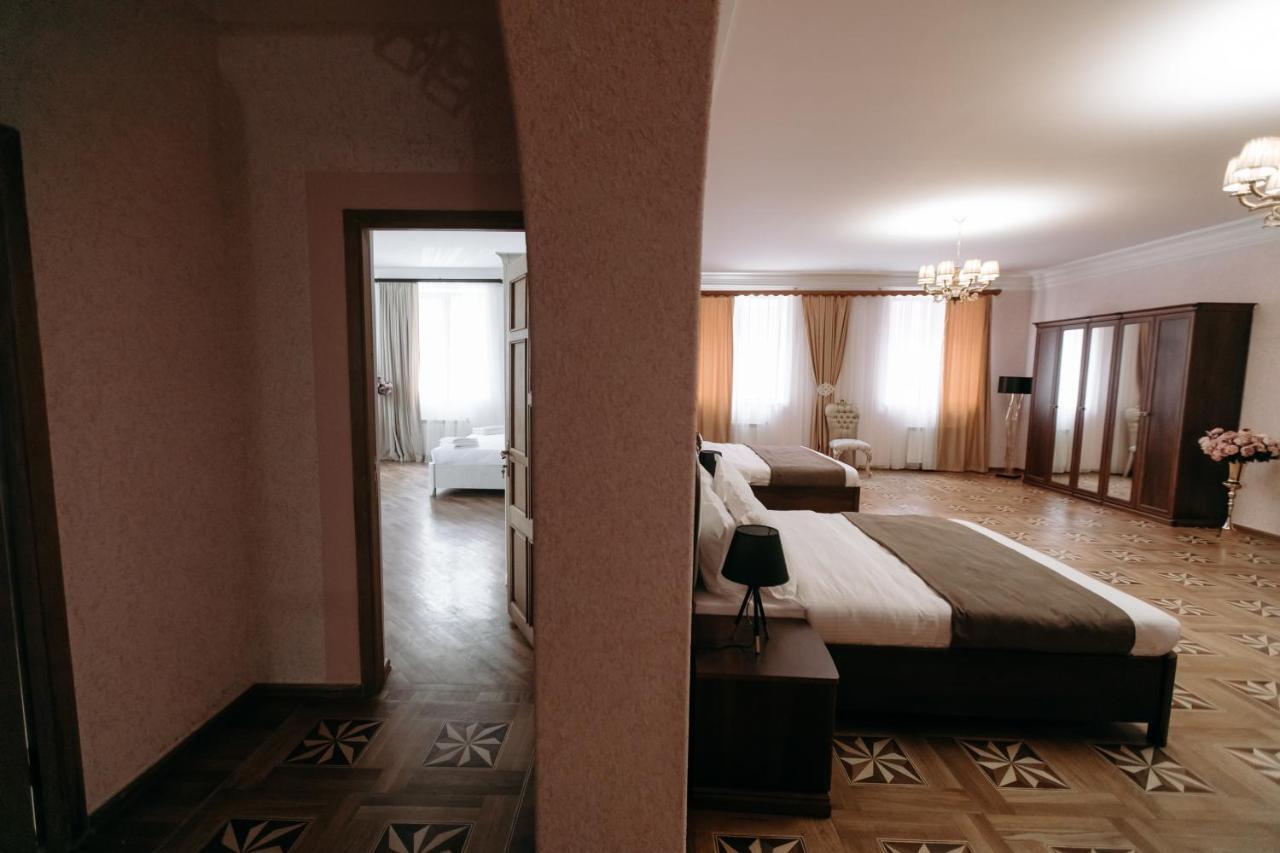 יירבאן Castle Family Hotel מראה חיצוני תמונה